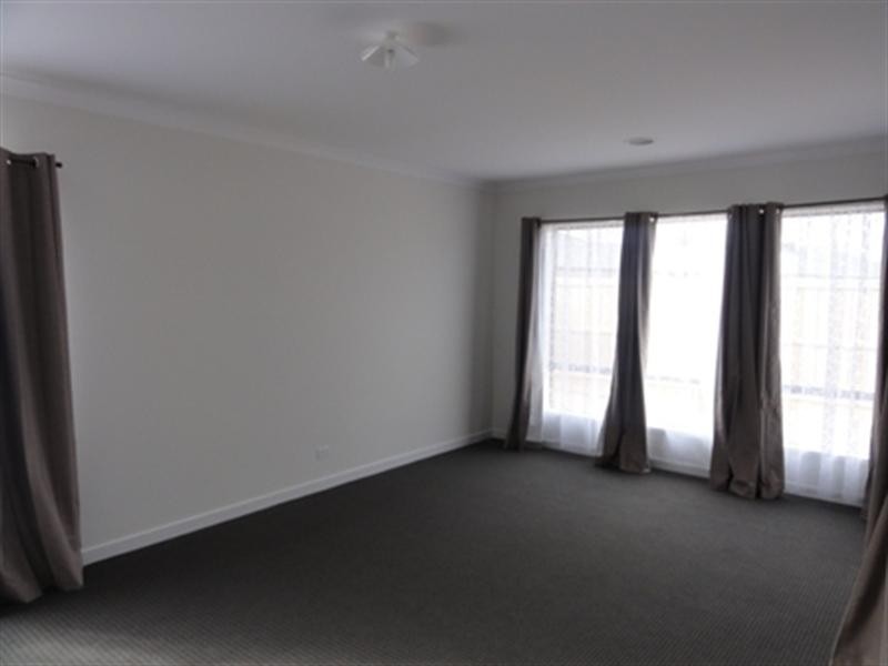 15 McLachlan Drive, Williams Landing VIC 3027