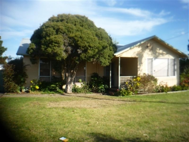 2 Eaton Parade, Laverton VIC 3028