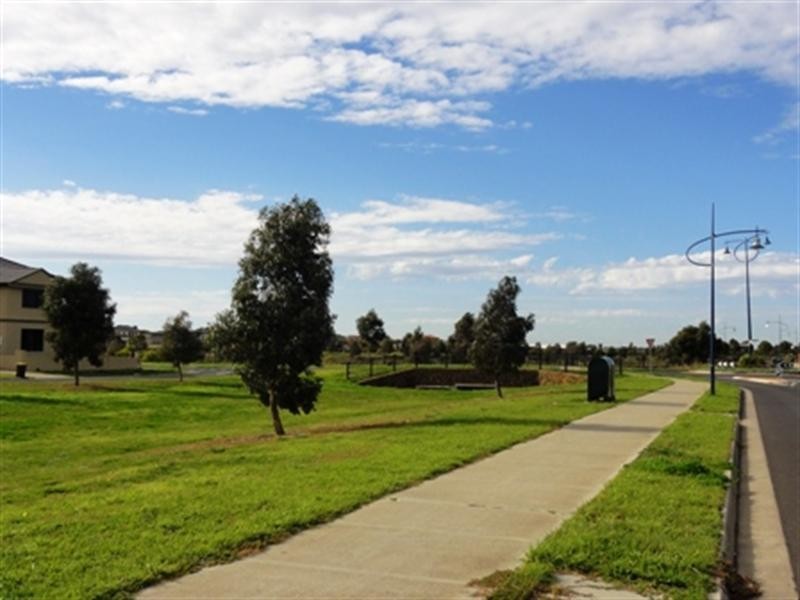 83 Hemsley Promenade, Point Cook VIC 3030