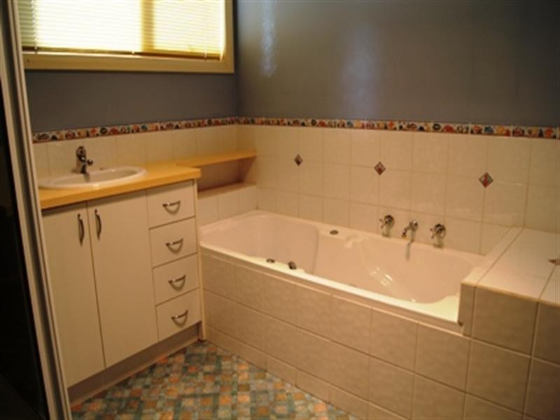 3 CLIVEDEN Court, Seabrook VIC 3028