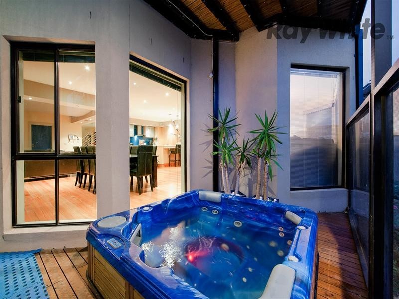 8 Selwood Place, Altona Meadows VIC 3028