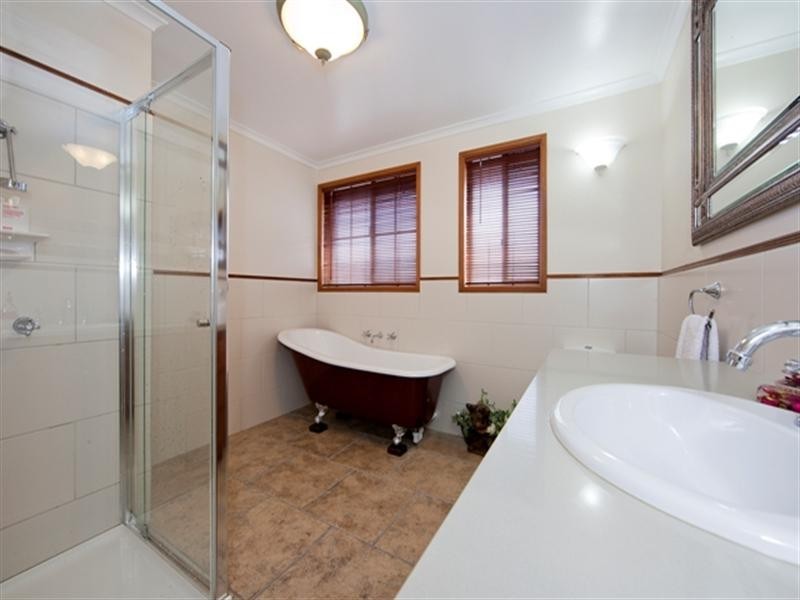 12 Bloxham Court, Hoppers Crossing VIC 3029