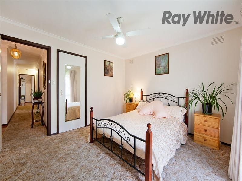 71 Hall Avenue, Altona Meadows VIC 3028