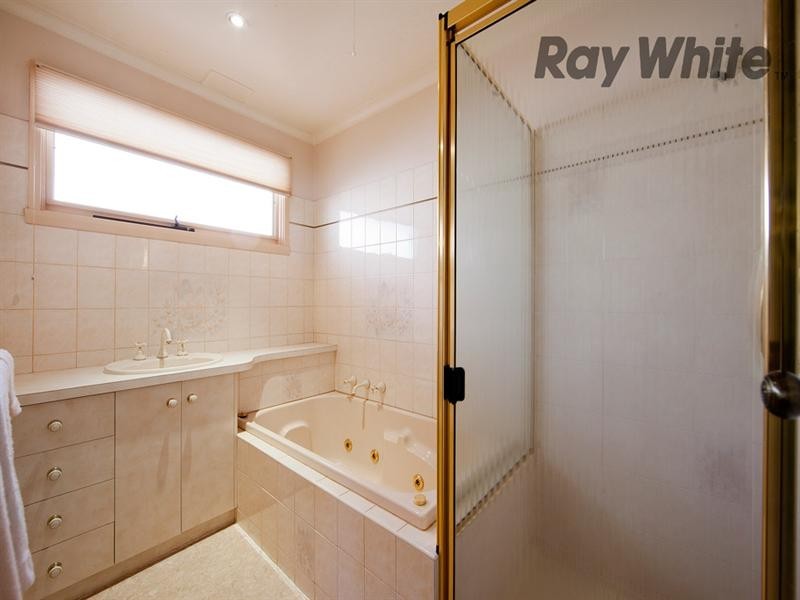 71 Hall Avenue, Altona Meadows VIC 3028