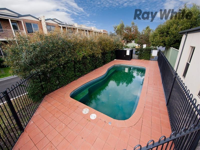 14/14 Mickleton Grove, Point Cook VIC 3030