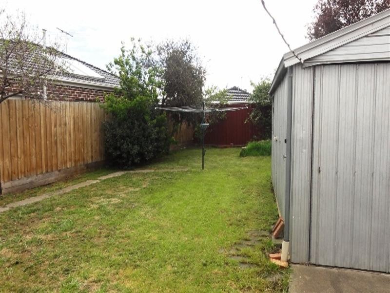 24 BRUCE STREET South, Altona Meadows VIC 3028