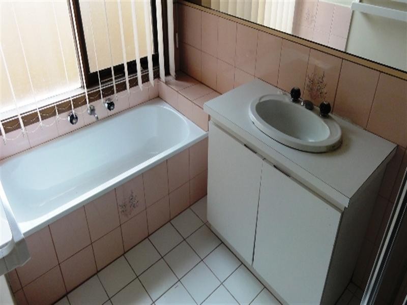 24 BRUCE STREET South, Altona Meadows VIC 3028