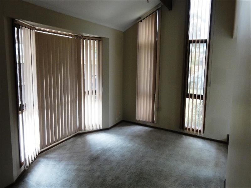 24 BRUCE STREET South, Altona Meadows VIC 3028