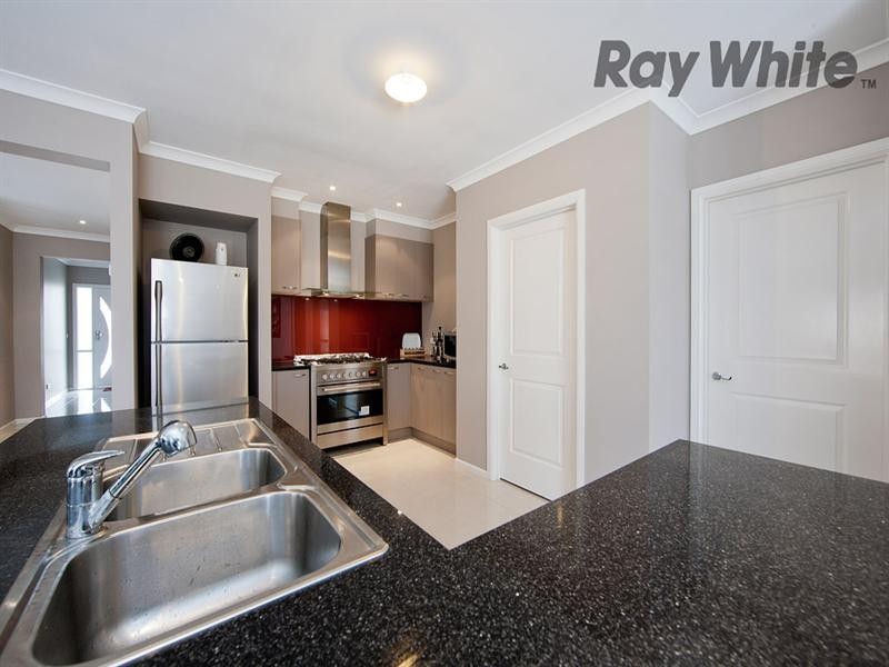 12 Penshurst Avenue, Williams Landing VIC 3027