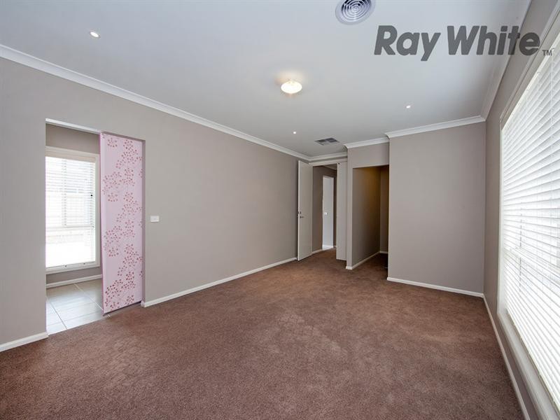 12 Penshurst Avenue, Williams Landing VIC 3027