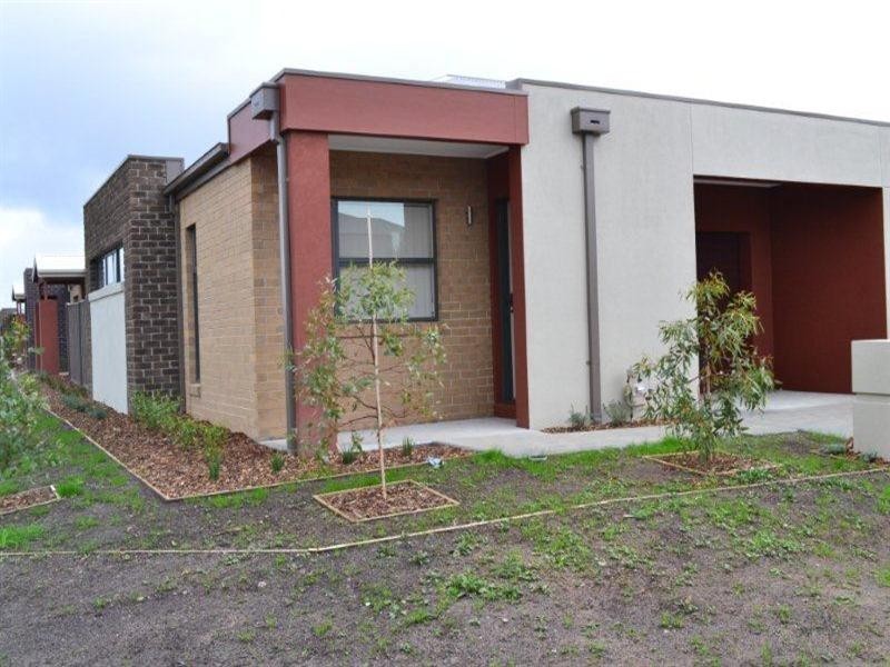 1/19 Larson Avenue, Tarneit VIC 3029