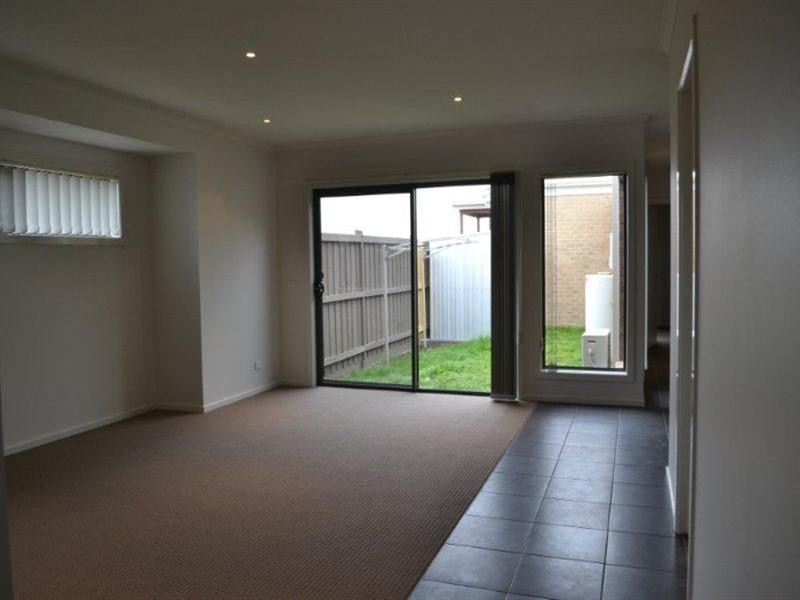 1/19 Larson Avenue, Tarneit VIC 3029