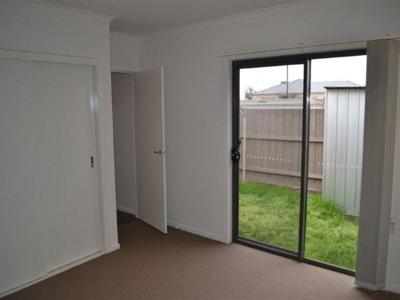 1/19 Larson Avenue, Tarneit VIC 3029