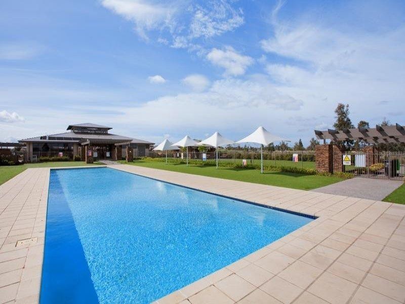 1/19 Larson Avenue, Tarneit VIC 3029