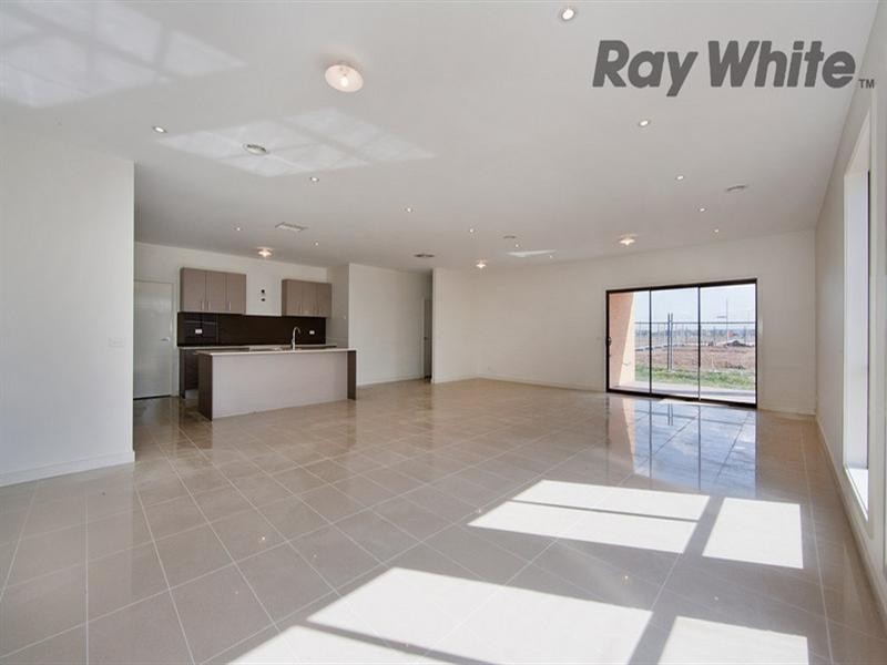 32 Marlin Crescent, Point Cook VIC 3030