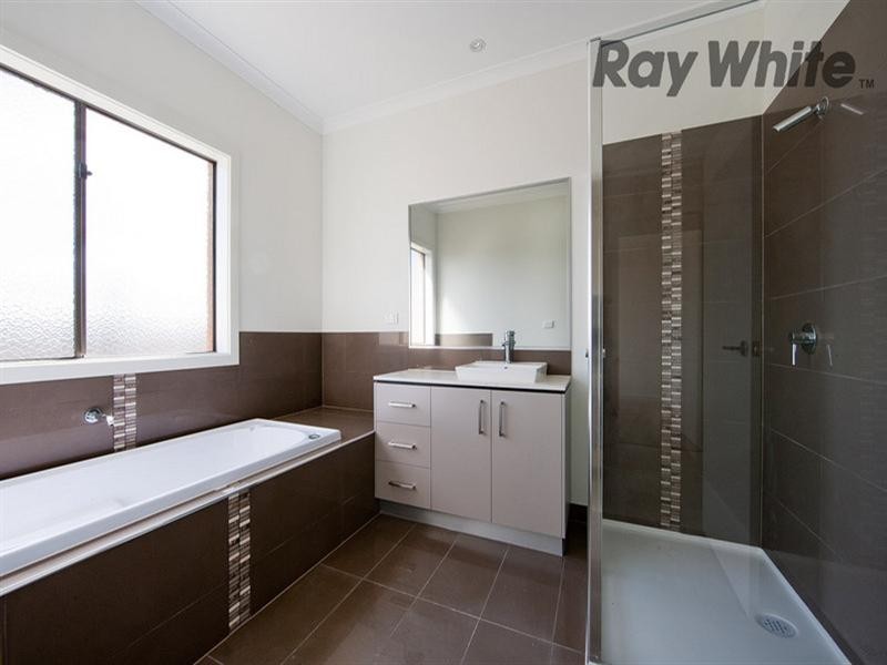 32 Marlin Crescent, Point Cook VIC 3030