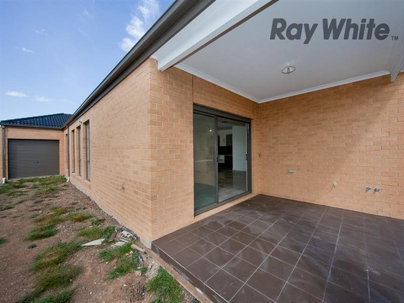 32 Marlin Crescent, Point Cook VIC 3030