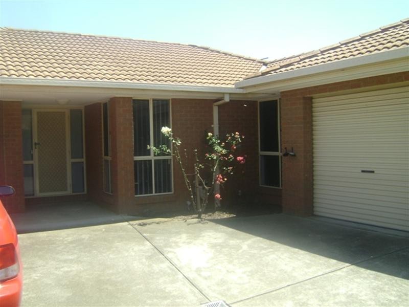 2/26 Crellin Avenue, Altona Meadows VIC 3028