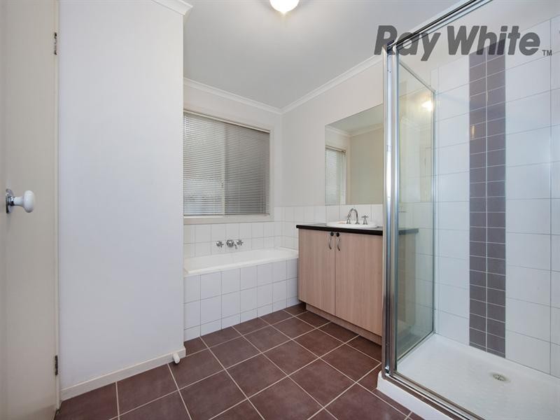 9 Brae Grove, Point Cook VIC 3030