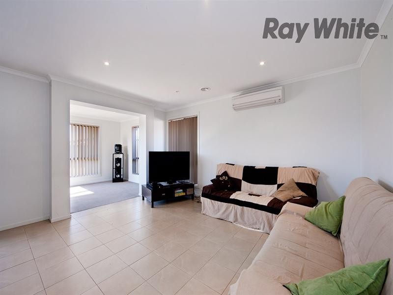 84 Duncombe Parkway, Deer Park VIC 3023