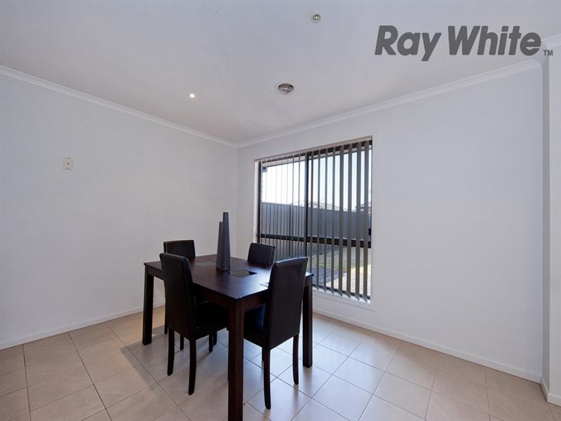 84 Duncombe Parkway, Deer Park VIC 3023