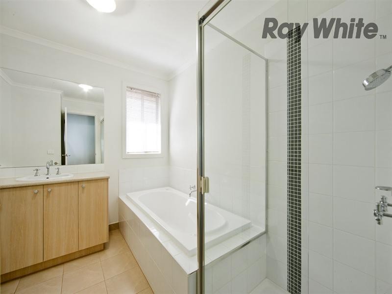 84 Duncombe Parkway, Deer Park VIC 3023