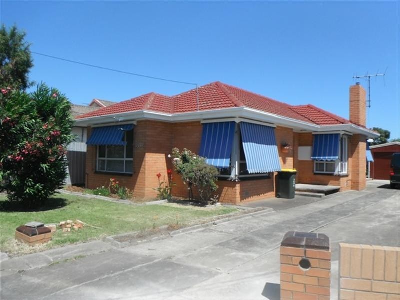 33 Railway Avenue, Laverton VIC 3028