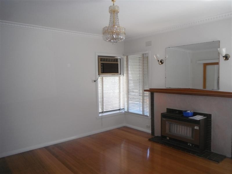 33 Railway Avenue, Laverton VIC 3028