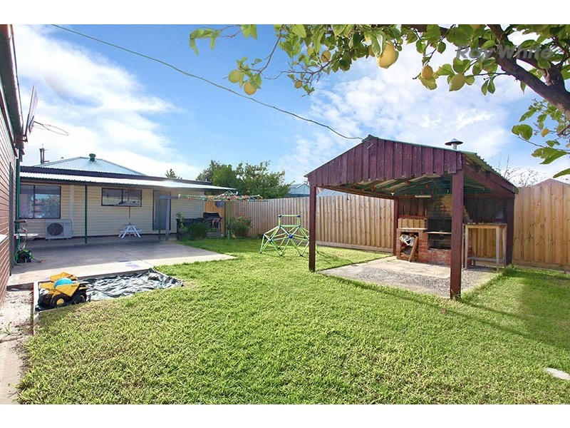 123 Railway Avenue, Laverton VIC 3028