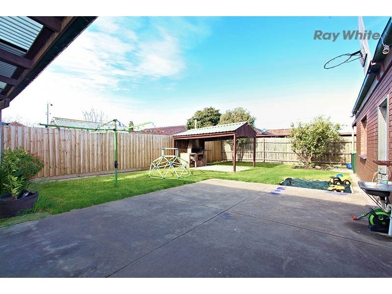 123 Railway Avenue, Laverton VIC 3028