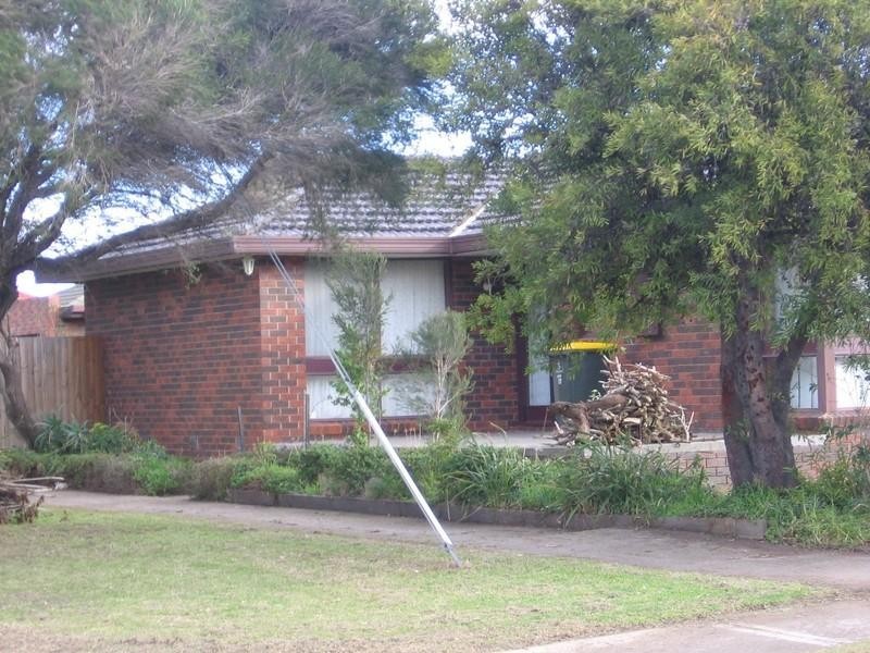 17 HALL Avenue, Altona Meadows VIC 3028