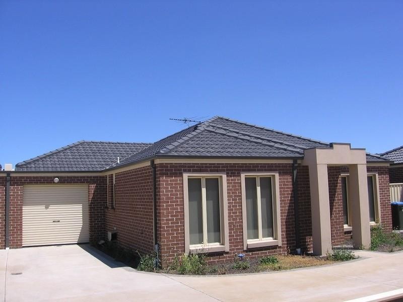 2/11 Covent Gardens, Point Cook VIC 3030