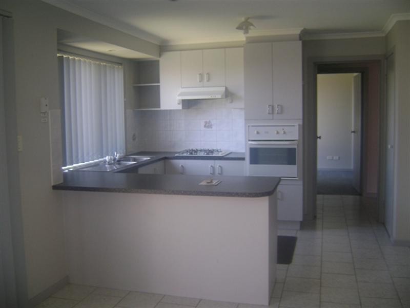 2/26 Crellin Avenue, Altona Meadows VIC 3028