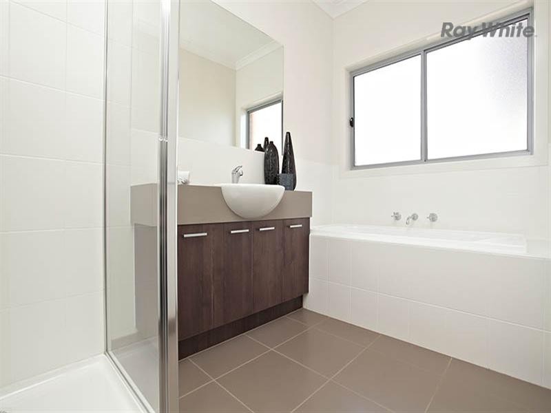 6 Stoneyfell Road, Point Cook VIC 3030