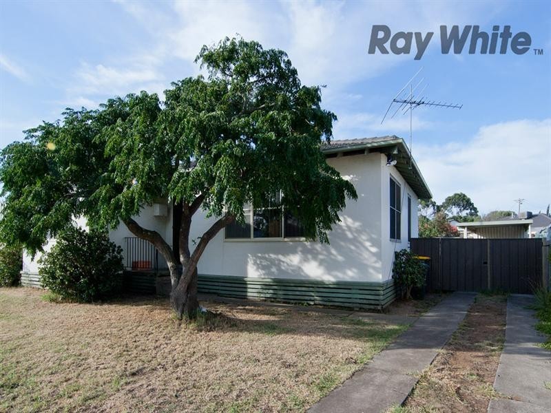 1 Evans Crescent, Laverton VIC 3028