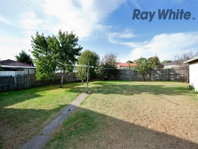 1 Evans Crescent, Laverton VIC 3028