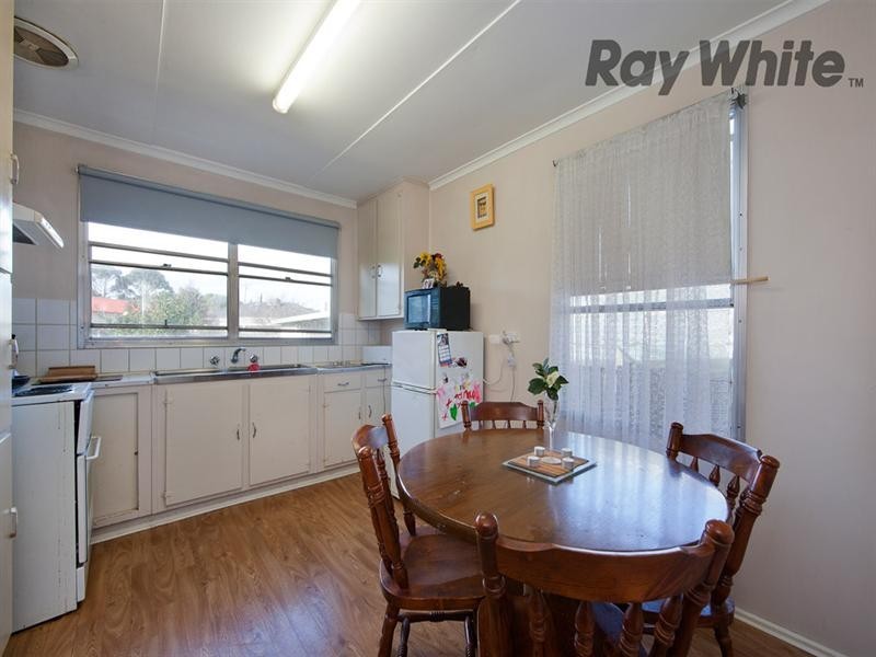 1 Evans Crescent, Laverton VIC 3028