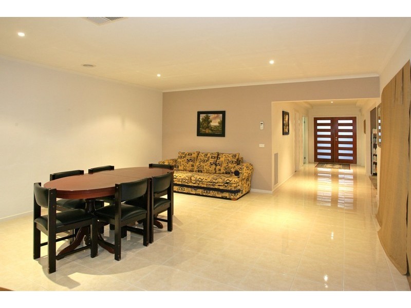 9 Violet Way, Point Cook VIC 3030