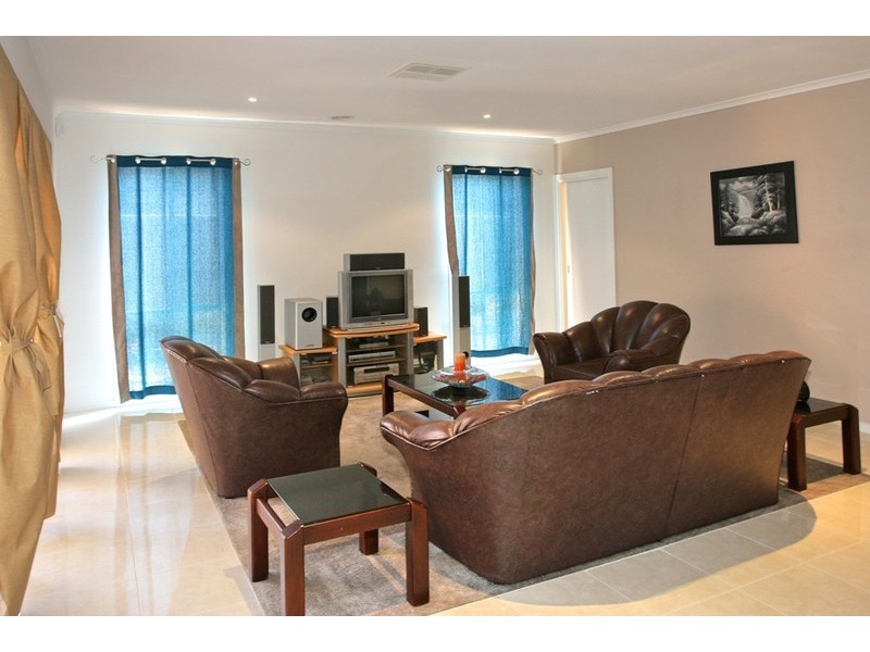 9 Violet Way, Point Cook VIC 3030