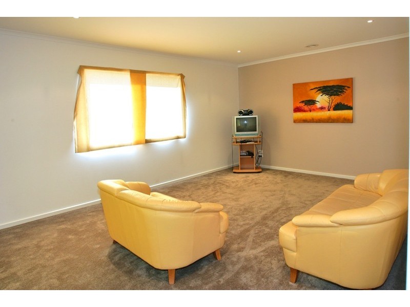 9 Violet Way, Point Cook VIC 3030