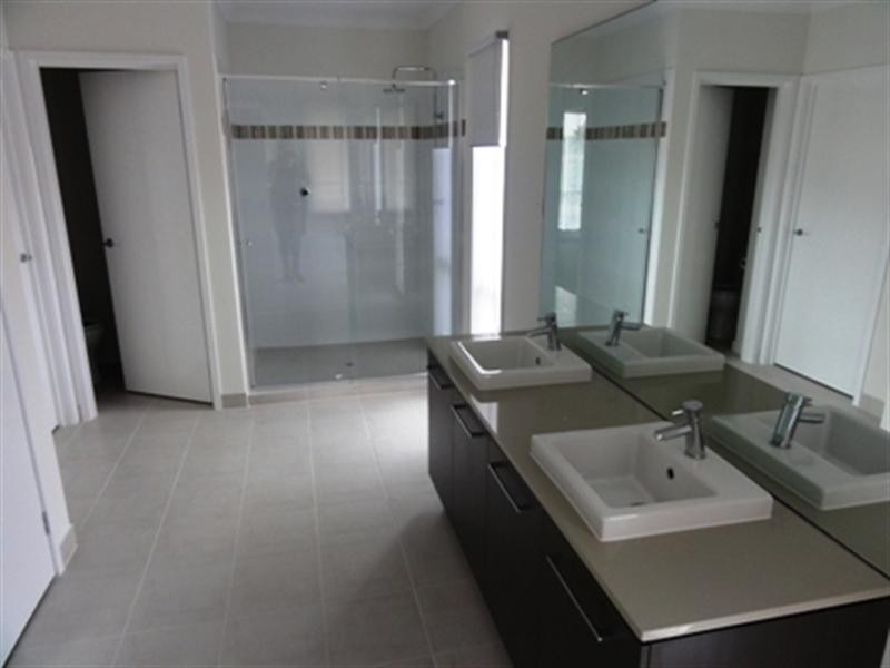 15 McLachlan Drive, Williams Landing VIC 3027