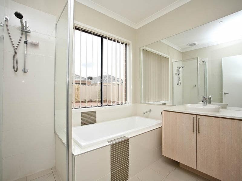 5 Tarango Drive, Point Cook VIC 3030