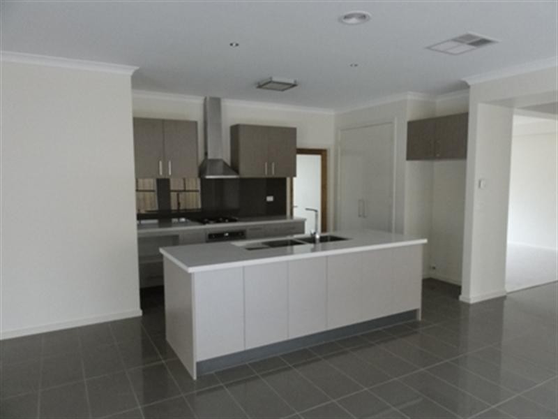 25 Boathaven Road, Point Cook VIC 3030