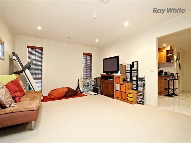 8 Caledonian Way, Point Cook VIC 3030