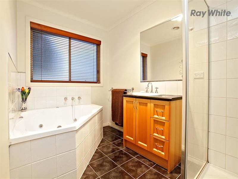 8 Caledonian Way, Point Cook VIC 3030