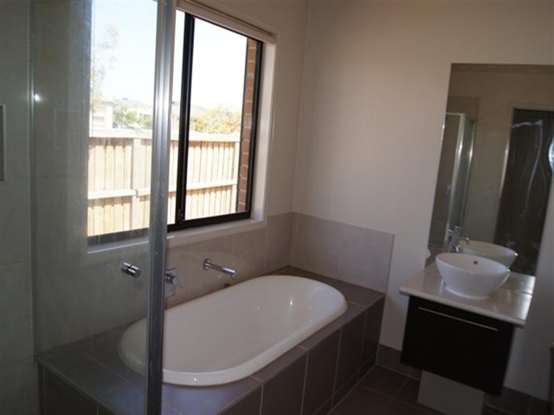 34 Shiraz Crescent, Point Cook VIC 3030