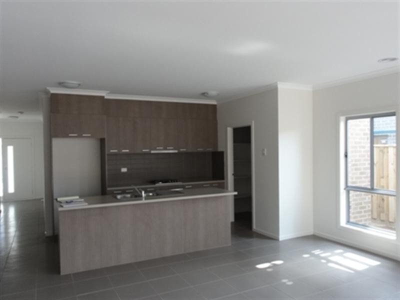 6 Stoneyfell Road, Point Cook VIC 3030