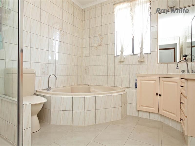 7 Edwards Drive, Altona Meadows VIC 3028