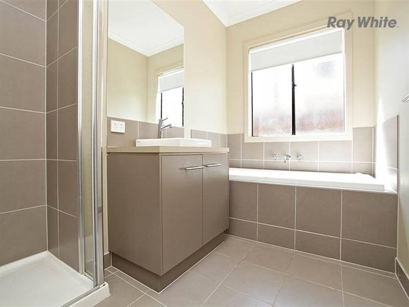 16 Cloudy Crescent, Point Cook VIC 3030