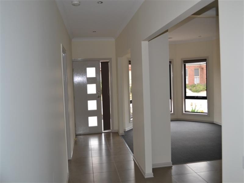 2 Swinburne Court, Truganina VIC 3029